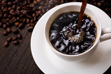 コーヒーを注ぐ