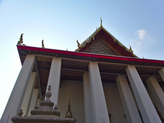 Wat Phra Chetuphon(Wat Pho), is located behind the splendid Temple of the Emerald Buddha.