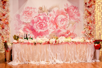 beautiful wedding receptions the newlyweds