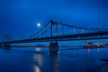 Fototapeta na wymiar Brücke über den Rhein bei Uerdingen