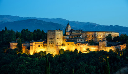 Obraz premium Alhambra At Dusk View From Mirador de San Nicolás Viewpoint, Granada Andalucia Spain