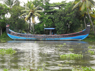 Fototapeta na wymiar Boat anchored on backwaterы in Kerala, Kochi
