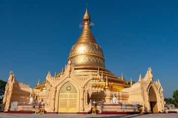 Naklejka premium Shwe Dagon Pagoda