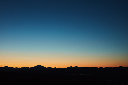 夕暮れと山並み
