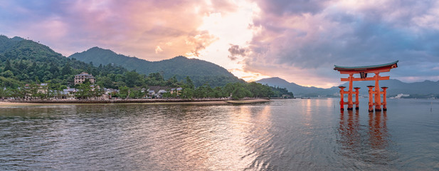 安芸の宮島 美しい夕景