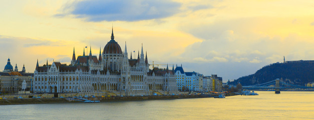 Obraz premium Hungary, Budapest Parliament view from Danube river 