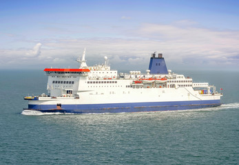 Fototapeta na wymiar ferry entre Calais et Douvres