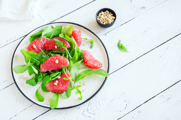 Grapefruit and arugula salad