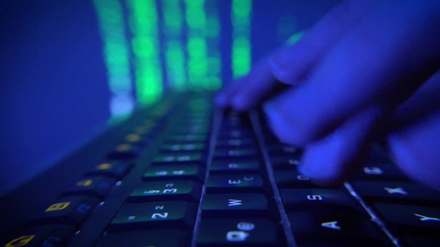 Cyber Attacke im Internet oder Darknet