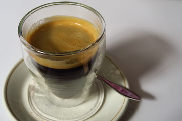 Café dans une tasse en verre