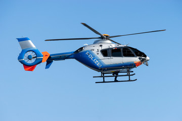 Polizeihelikopter in der Luft