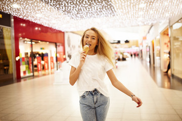 Fototapeta premium Beautiful blond girl posing at the mall