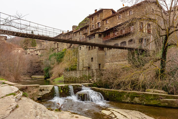 Pasarela colgante del pueblo de Rupit.