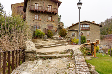 Street climbing to the top of the Rupit peñon