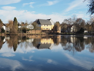 Fototapeta premium Gustavsburg in Jägersburg am Schloßweiher, Saarland, Deutschland