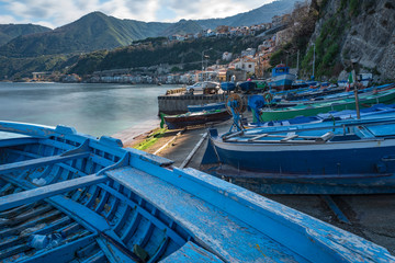 Barche da pesca nel borgo di Chianalea a Scilla, provincia di Reggio Calabria IT	