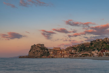 Veduta panoramica di Scilla al crepuscolo, provincia di Reggio Calabria IT