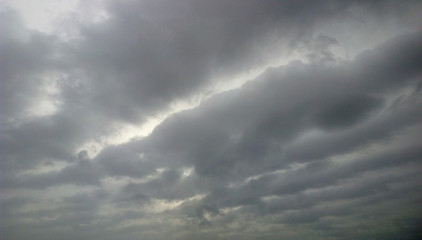 Fototapeta na wymiar Cielo con nubes ondulada