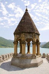 Obraz premium ananuri fortress, georgia, castle, church, religion, ancient, history, old, cathedral, stone, architecture, medieval, feudal, tower, view,