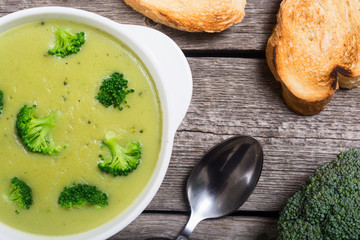 Fresh broccoli cream soup in bowl