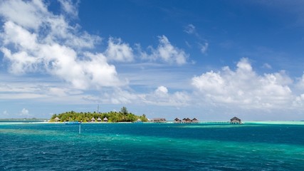 Small tropical island, turquoise sea, cloudy sky, Gangehi Island, Ari-Atoll, Maldives, Indian Ocean, Asia
