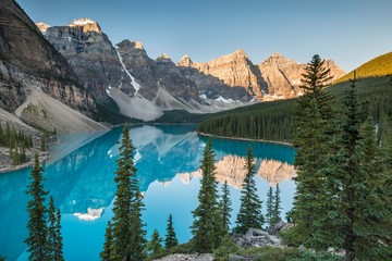 Moraine Lake, Valley of the Ten Peaks, Canadian Rocky Mountains, Banff National Park, Alberta, Canada, North America
