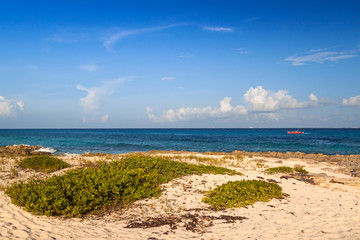 Fototapeta na wymiar Beautiful Caribbean Sea beach in Playa del Carmen, Mexico