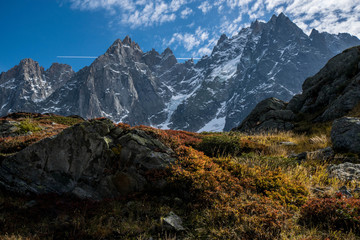 Fototapeta na wymiar Chamonix Contract Mountains