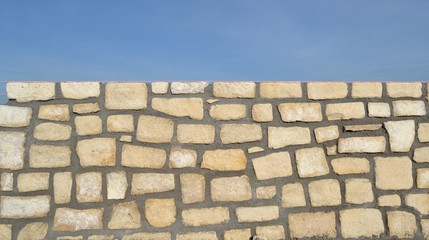 Mur de pierre nouvellement refait