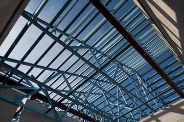 Obraz premium Structure of steel roof frame for building construction.