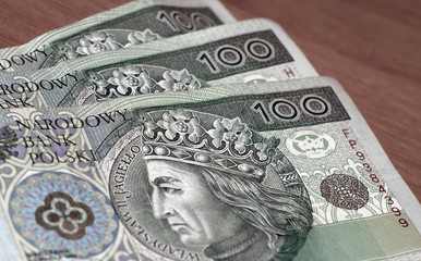 banknoty sto złotych polskich