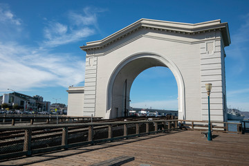 Obraz premium Pier 43 Ferry Arch in San Francisco