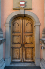 Obraz na płótnie Canvas old door in Switzerland