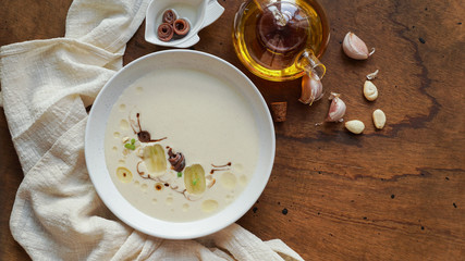 ajo blanco soup, spanish white garlic soup