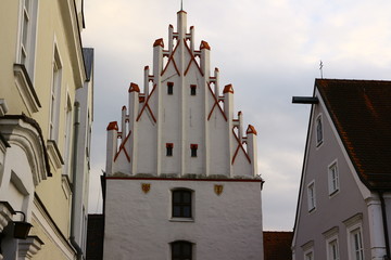 Blick auf das kleine Donautor in der Altstadt von Vohburg an der Donau in Oberbayern