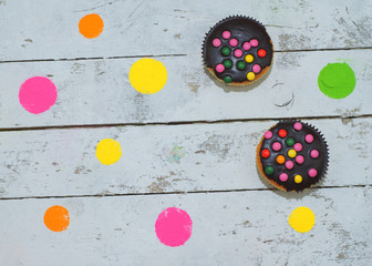 Cake mit bunten Punkten