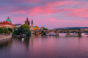 Fototapeta na wymiar Amazing purple sunset over Charles bridge in Prague, Czech republic
