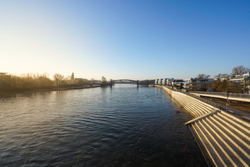 Historische Hubbrücke und Elbtreppen in Magdeburg