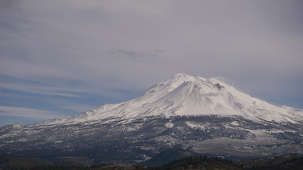 Fototapeta na wymiar Mount Shasta Full Mountain