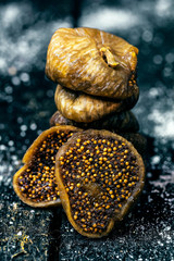 Dried figs