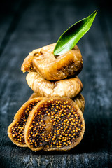 Dried figs