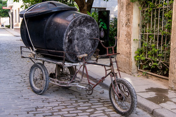 Fototapeta na wymiar Traditional bicycle in Havana, Cuba