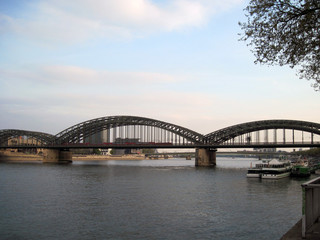 Fototapeta na wymiar Hohenzollern bridge 