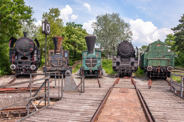 Lokomotiven vor Drehscheibe