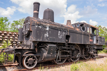 Fototapeta na wymiar Dampflokomotive ausrangiert auf Abstellgleis