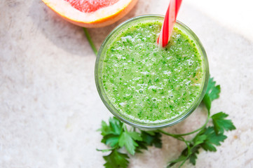 Green Cocktails with Grapefruit for Breakfast