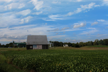 Fototapeta na wymiar American Flag Barn