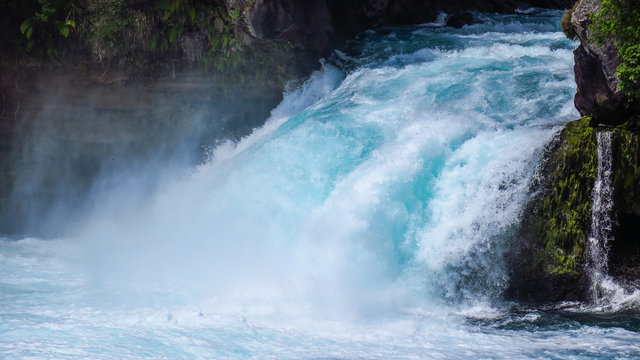 Huka Falls in Taupo, New-Zealand © Kevin