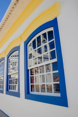 Detalhe de janela de casa colonial em São João del Rey, Minas Gerais, Brasil