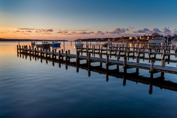Obraz premium Dawn rises over Docks on an Empty Harbor